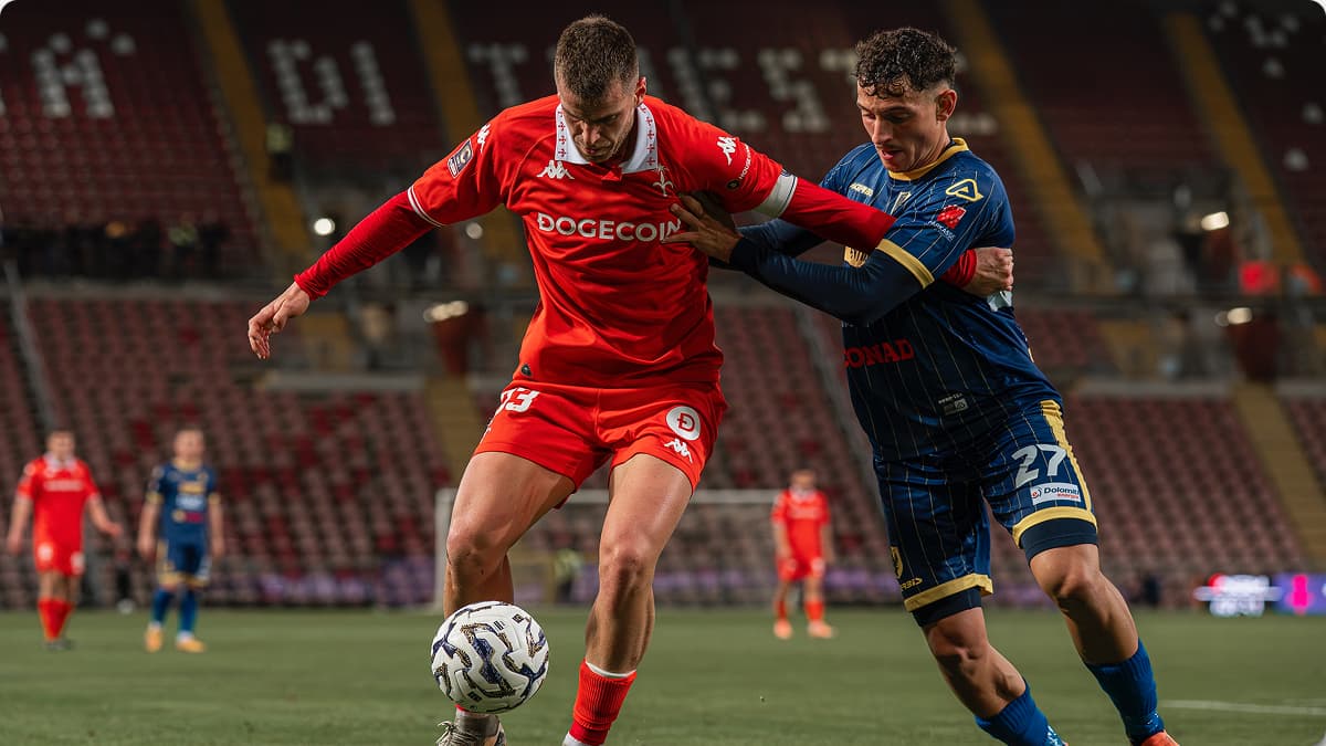 US Triestina players on the pitch in red kits