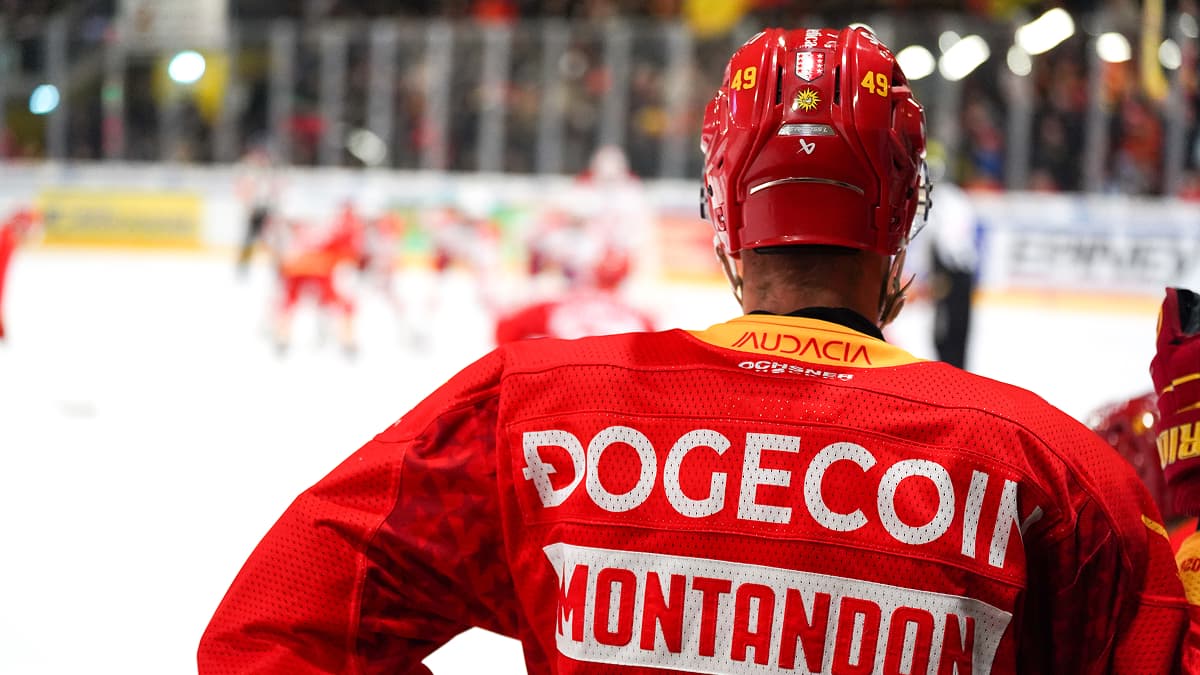 H.C. Sierre players huddled on the ice